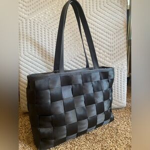 Harvey’s Seatbelt Bag